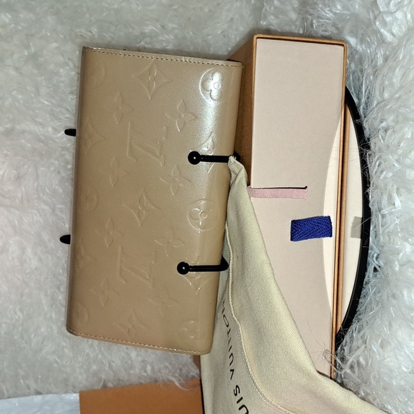 Louis Vuitton Vernis Sarah Wallet EUC - Picture 3 of 17